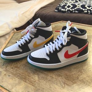 Air Jordan 1 Mid Womns ‘Alternate Swoosh’